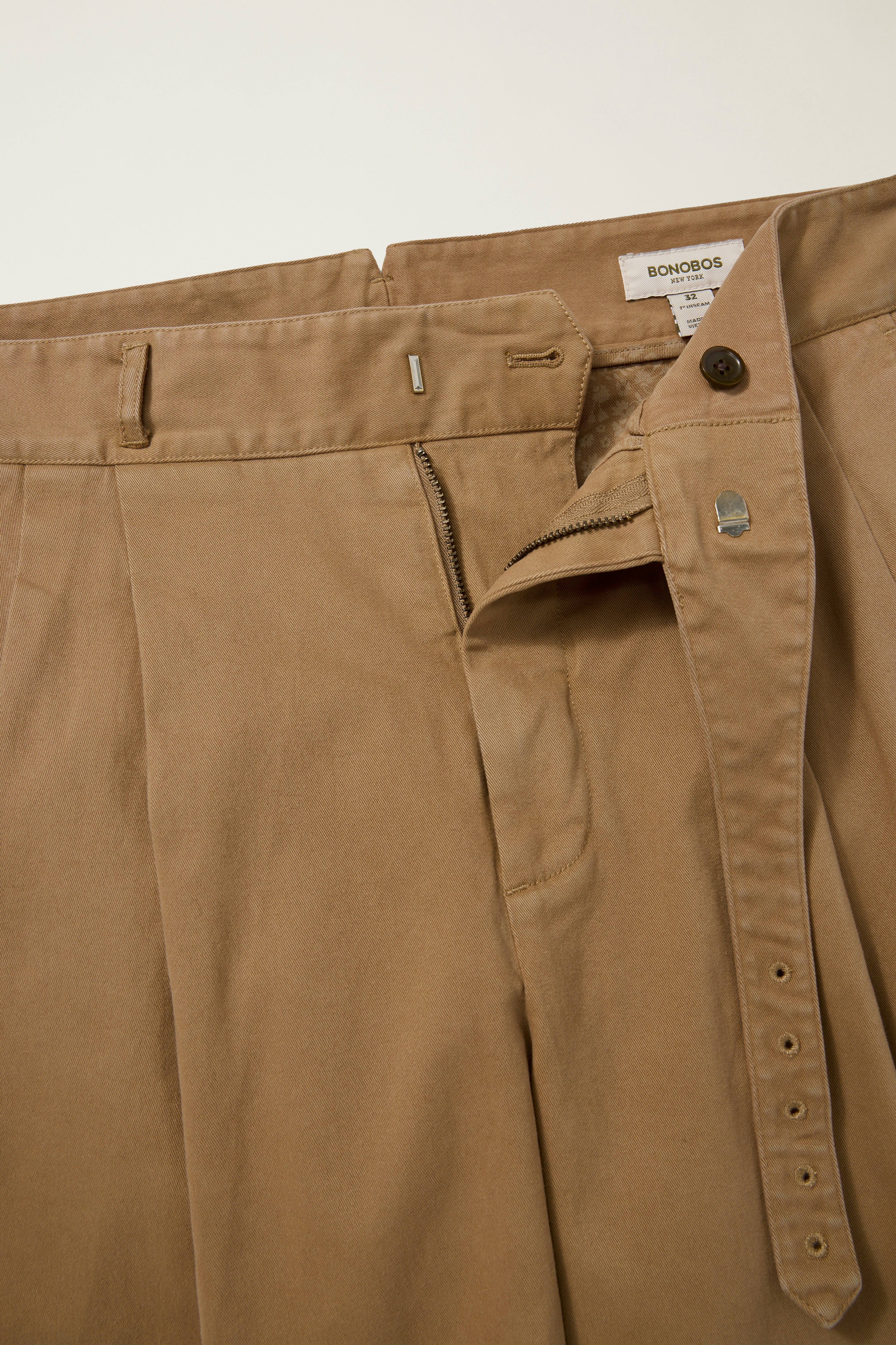 Italian Gurkha Short tigers eye tan