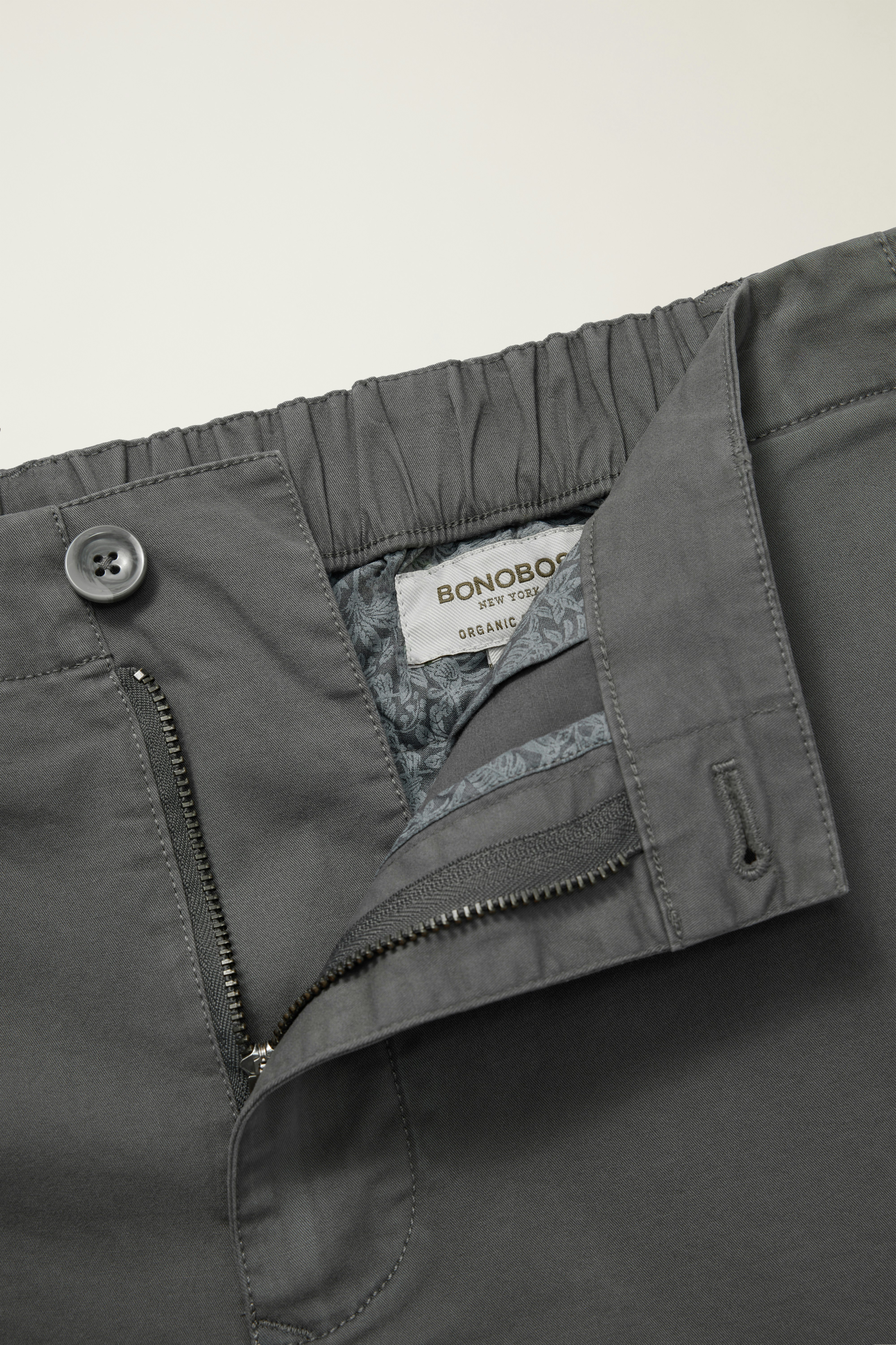 Lightweight Chino Short smoke grey