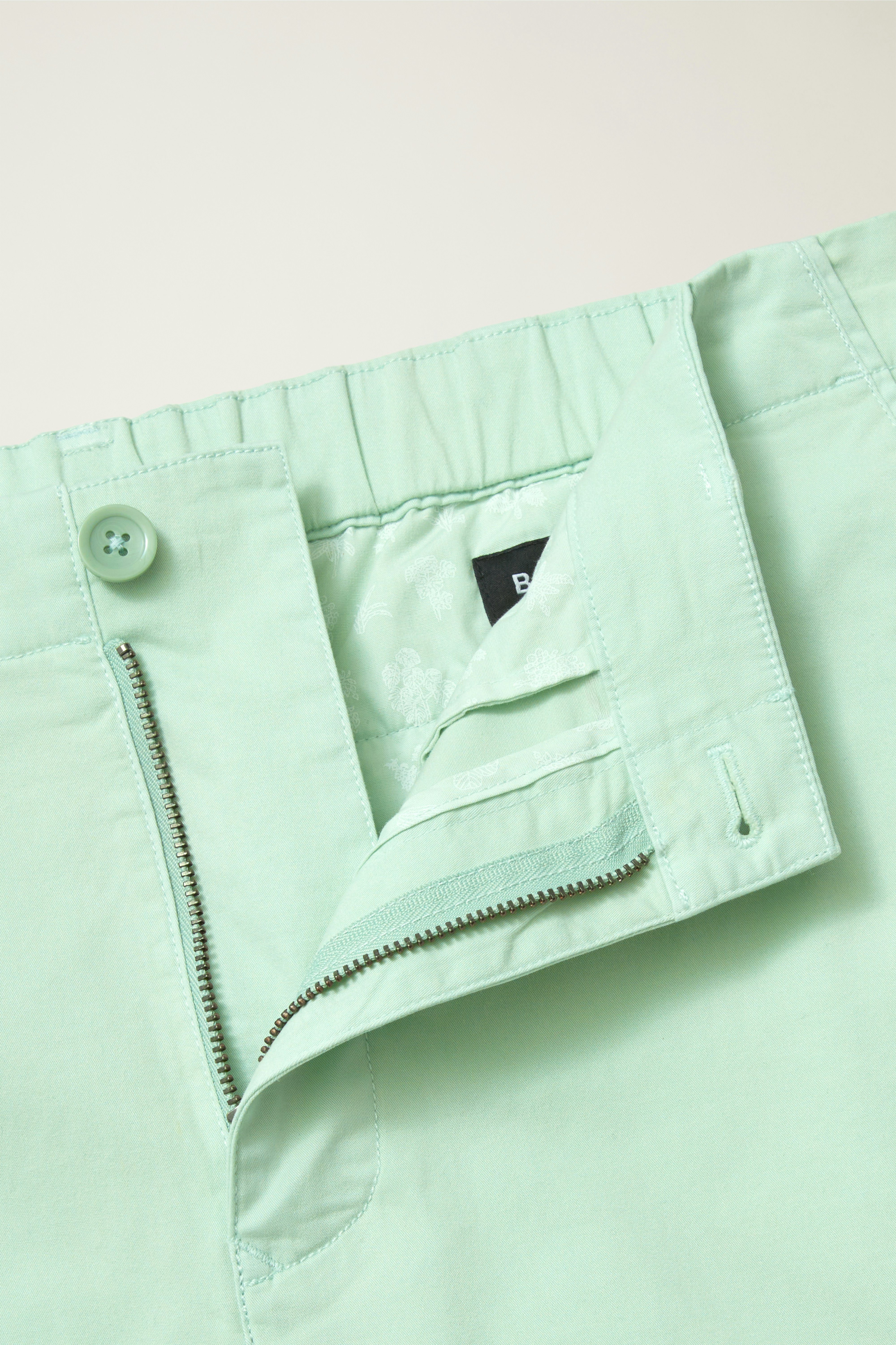 Lightweight Chino Short silt green